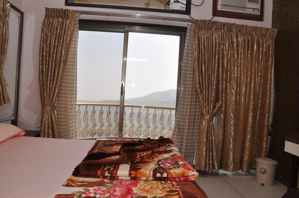 Raval Bunglow Otel Panchgani Oda fotoğraf